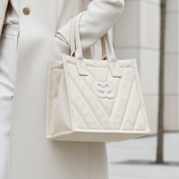 NWT $320 SANDRO Kabash quilted tote bag ecru / white - Picture 2 of 13